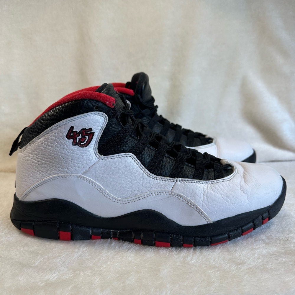 Air Jordan’s 10 retro “Double Nickel”. 10.5